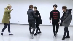 JIMIN(防弹少年团),V(防弹少年团),田柾国(防弹少年团),J-HOPE(防弹少年团),防弹少年团 - 相爱相杀之爱你就打你