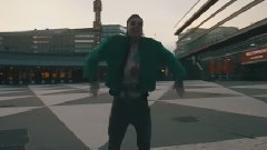 Han dör ändå i slutet av filmen