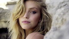 音乐短片 - Supermodel Niamh Adkins Beach Swimsuit Photo