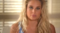 音乐短片 - 吉纳维夫 莫顿 泳装写真