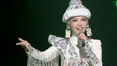乌兰图雅 - 站在草原望北京