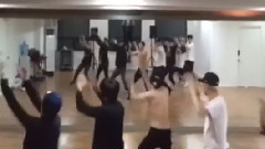 EXO,张艺兴(EXO) - Lay更新舞蹈练习室视频一则