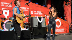 Coldplay,Ariana Grande - Just A Little Bit of Your Heart(Live @ Great Lawn)