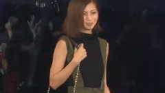 AKB48 - 菊地あやか产后五个月带着宝宝走上T台:成为妈妈了!
