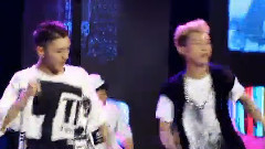 UNIQ - 表演舞台