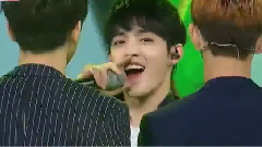 Seventeen - 万岁 - MBC Show Champion现场版 15/10/21
