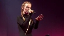 Jess Glynne - Hold My Hand EMA现场版 2015