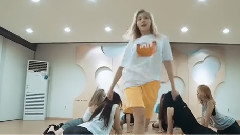 金泫雅 - 因为红(Roll Deep)