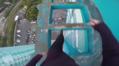 音乐短片 - Daredevil Hangs Off Skyscraper