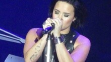 Demi Lovato - Hello 现场版 2015