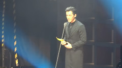 胡歌 - 2015风从东方来领奖
