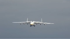 原创 - Giant Antonov An-225 Mriya visiting England Гигант неба Ан-225 Мри