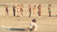 音乐短片 - I Came in Like a Wrecking Ball (Happy Disco Modernism)