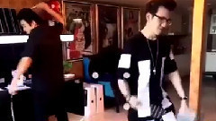 孔垂楠 - 这大早上的 打起来了