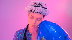 音乐短片 - Wonderzine Swimwear