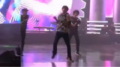 易烊千玺,TFBOYS - 玫瑰园里的易烊千玺 玫瑰园里的易烊千玺 同一只舞蹈的不同展现