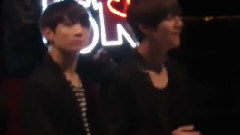 V(防弹少年团),田柾国(防弹少年团),防弹少年团 - 2015MAMA台下观看JYP表演