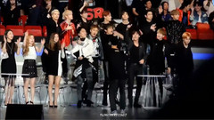防弹少年团,GOT7,EXO,Red Velvet - RV & BTS & GOT7 台下观看 EXO Drop That