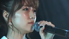 高桥南,AKB48,前田敦子 - 右肩