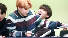 JIMIN(防弹少年团),J-HOPE(防弹少年团),防弹少年团 - 朴智旻坐在郑号锡大腿上