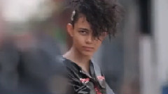 Cara Delevigne - Chanel's Coach Coco Campaign 幕后花絮