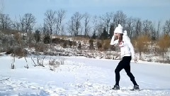 舞蹈视频 - 雪地上的美女曳步舞