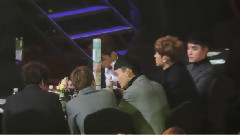 KAI(EXO),朴灿烈(EXO),都暻秀(EXO),边伯贤(EXO),EXO - 台下堆杯子
