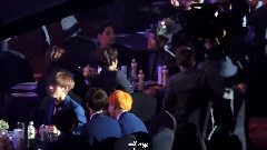 KAI(EXO),都暻秀(EXO),SUHO(EXO),Chen(EXO),EXO - EXID表演时台下
