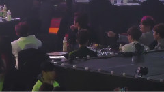 Sistar,iKON - iKON台下观看SISTAR演出
