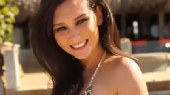 音乐短片 - Stephanie Gets Festive In Her TeenyB Bikini