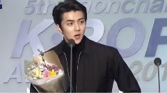 吴世勋(EXO),EXO - 微博明星奖 吴世勋受赏Cut