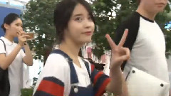 IU - IU吊带裙剪刀手 仁川机场出发