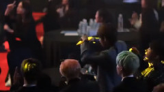 V(防弹少年团),防弹少年团,JIMIN(防弹少年团),田柾国(防弹少年团),SUGA(防弹少年团) - Bigbang表演时台下反应