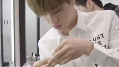 SUGA(防弹少年团),JIN(防弹少年团),防弹少年团 - BANGTAN BOMB更新 SUGA试戴隐形眼镜