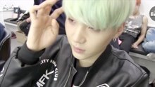 防弹少年团 - 防弹少年团 BANGTAN BOMB 16/02/20 (SUGA is trying to wear contact lenses)