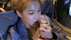防弹少年团 - Jimin's singing 'Butterfly' over a loudspeaker