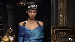 Fashion Show - Moschino Fall Winter 2016-2017