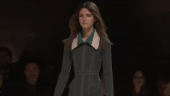 Fashion Show - Burberry Fall Winter 2016-2017