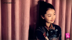 周冬雨 - 大片现场耍宝搞怪 展现无敌少女活力_<伊周>杂志拍摄花絮