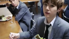 防弹少年团 - SUGA's Way To Make A Ssam fast!
