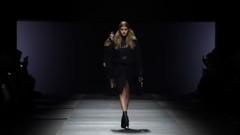 Fashion Show - Versace范思哲秋冬女装系列2016-17
