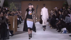 Fashion Show - Loewe Fall Winter 2016-2017
