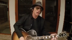 Izzy Stradlin - 推特更新 Stuck In The Middle With You