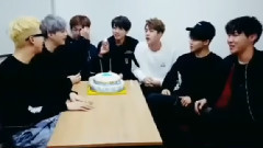 V(防弹少年团),田柾国(防弹少年团),防弹少年团 - Vapp直播 庆祝BTS vapp频道突破200万