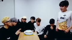 防弹少年团 - V App 200万达成