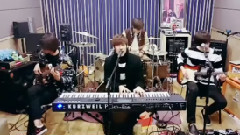 N.Flying,防弹少年团 - Vapp直播 N.Flying演奏 I NEED YOU 摇滚版