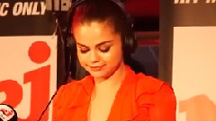 Selena Gomez - Selena Gomez上法国NRJ电台节目被Cauet烂漫求婚