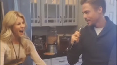 音乐短片 - Singing Happy Birthday