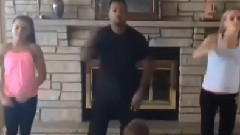 音乐短片 - Thanksgiving With Alfonso Ribeiro 2014