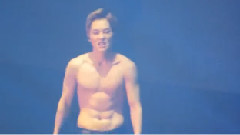 XIUMIN(EXO),EXO - Xiumin大露腹肌